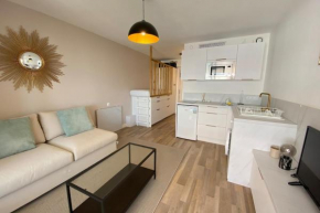 06AI - Beautiful renovated studio - sea and pool view